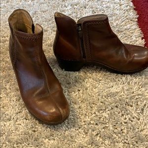 Dansko ankle boots size 40